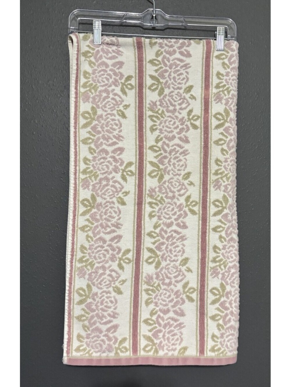 Beautiful Brand Bath Towel Floral 26x52 EUC